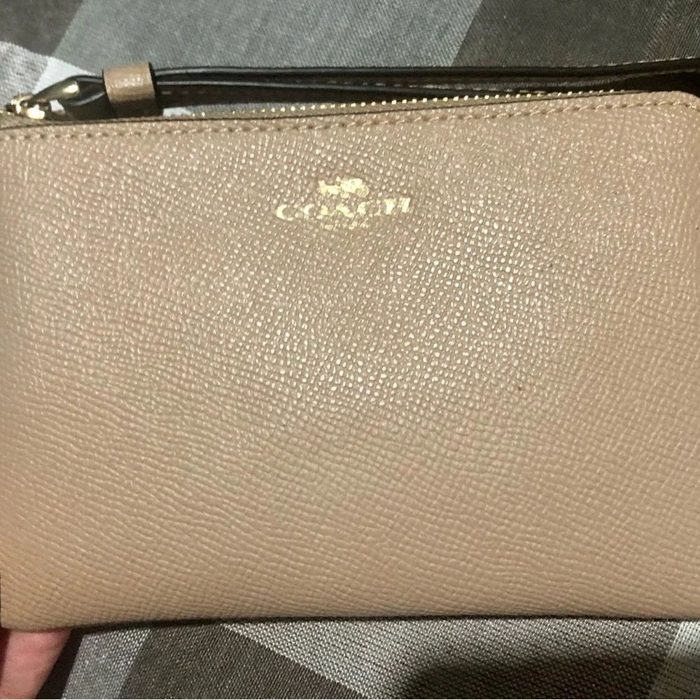 Coach - Picture 2 of 9